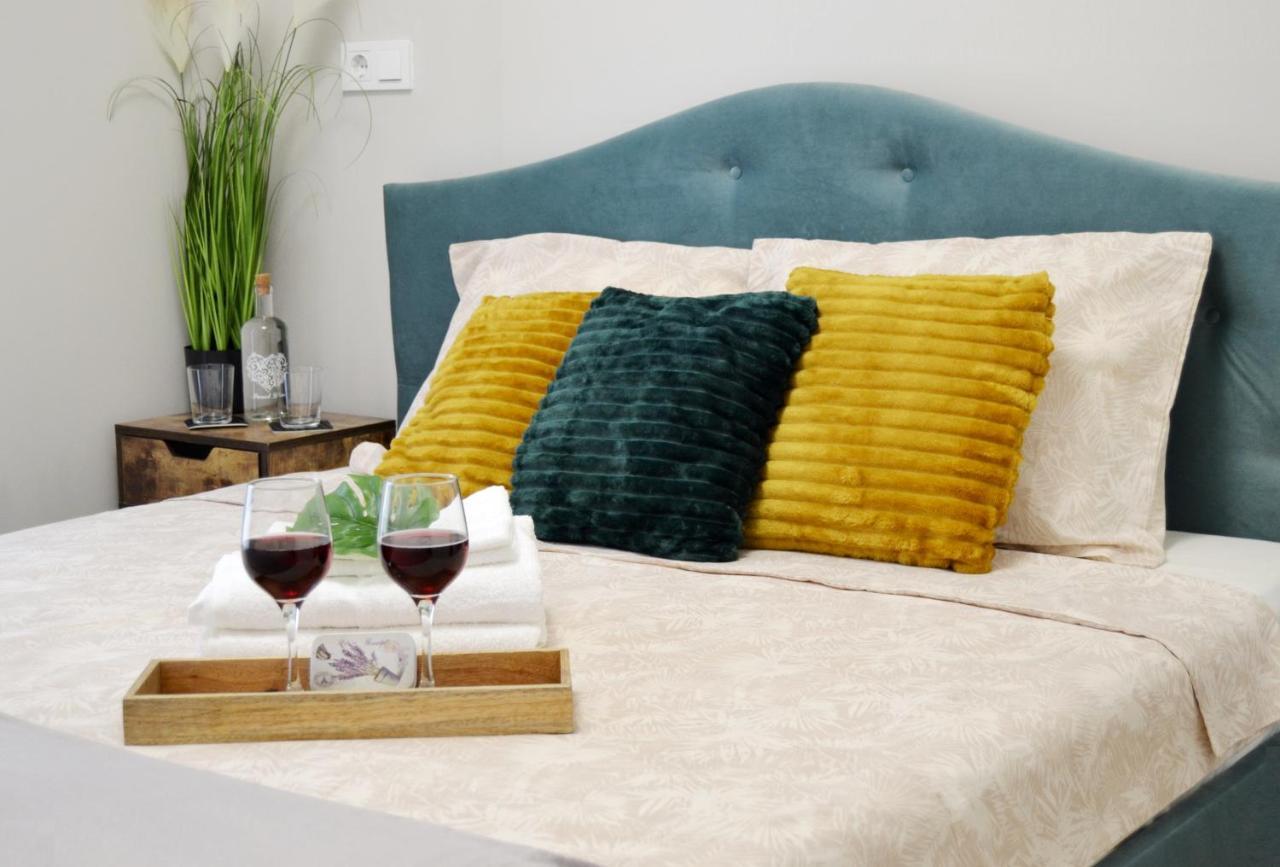 Sunshine - New & Quiet 1Br Apt, Business Area, Close To Airport, Highway A3, Subway Bukarest Kültér fotó