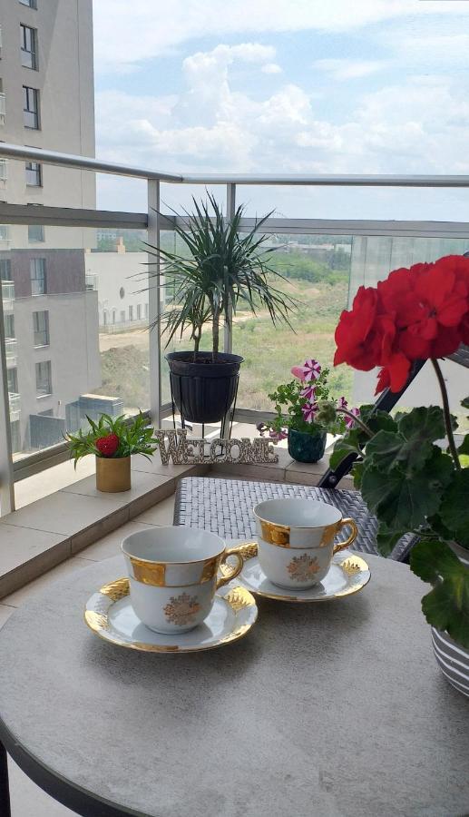 Sunshine - New & Quiet 1Br Apt, Business Area, Close To Airport, Highway A3, Subway Bukarest Kültér fotó